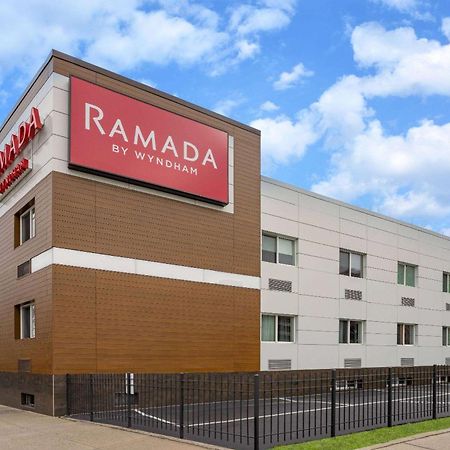 Ramada By Wyndham Bronx Hotel New York Exterior photo