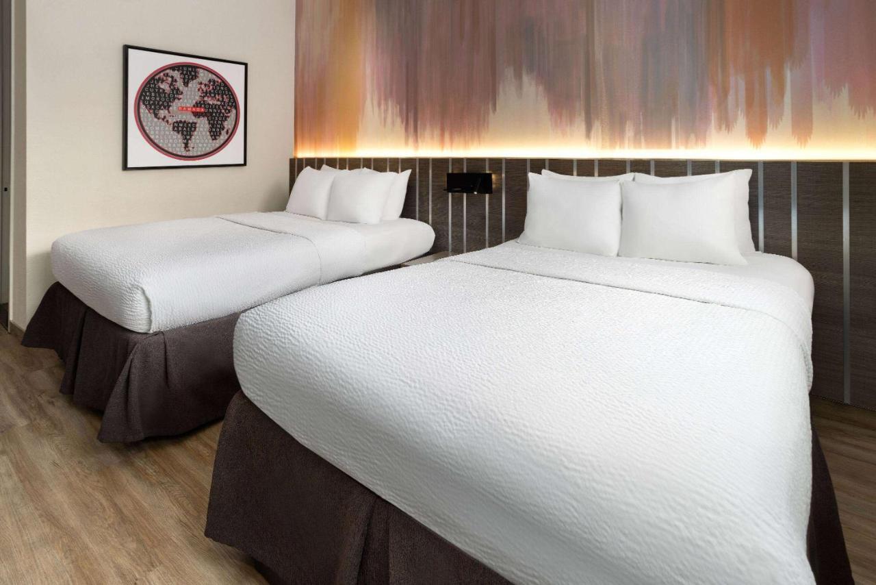 Ramada By Wyndham Bronx Hotel New York Exterior photo