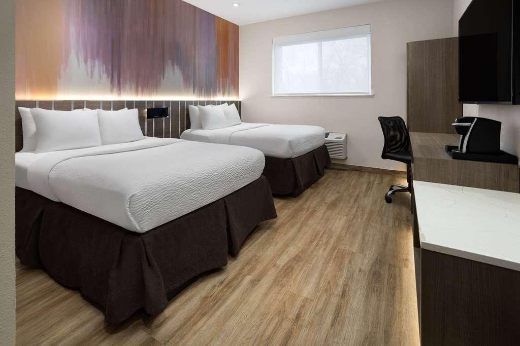Ramada By Wyndham Bronx Hotel New York Room photo
